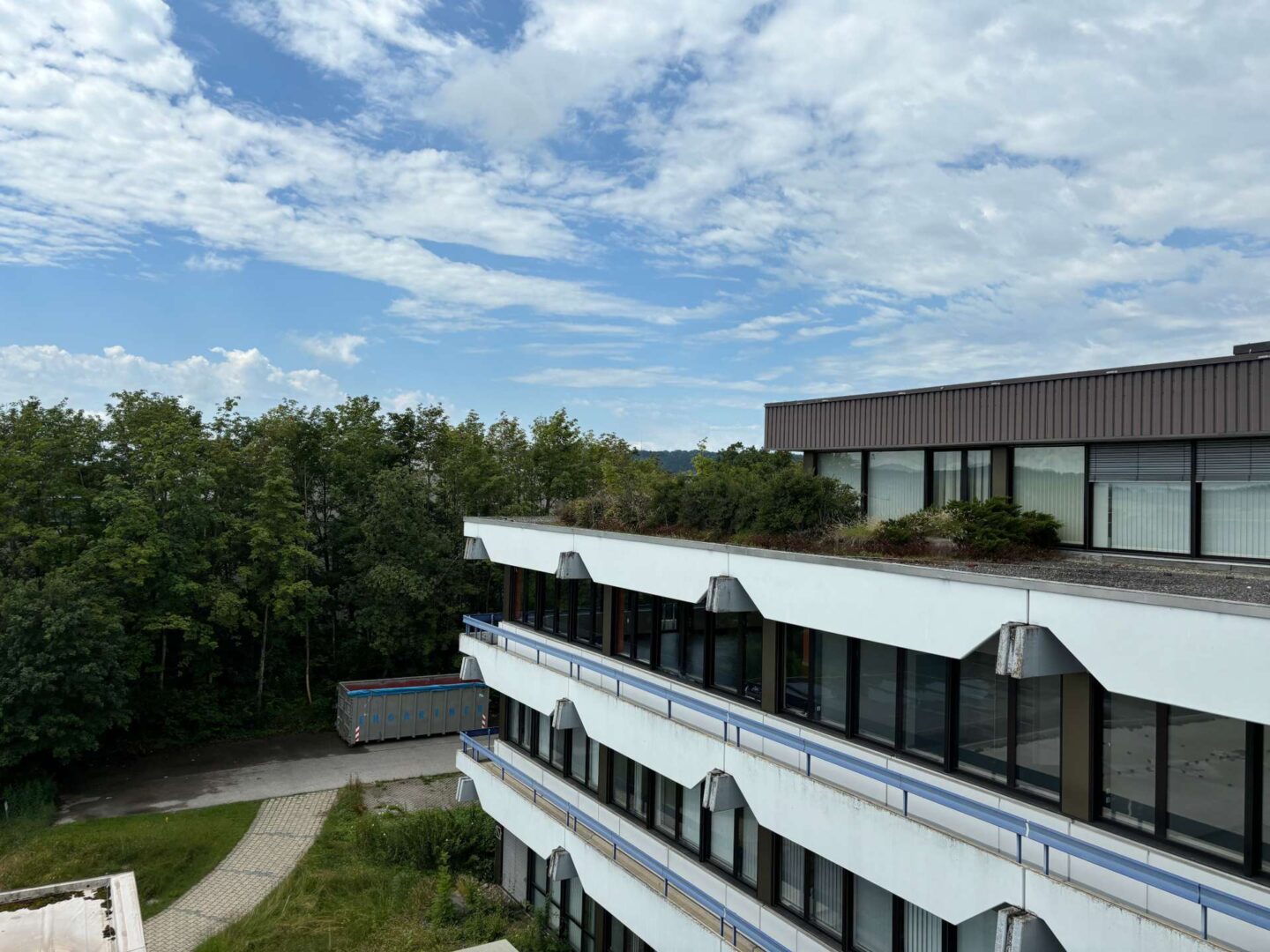 Gebäude_1_Seitenansicht