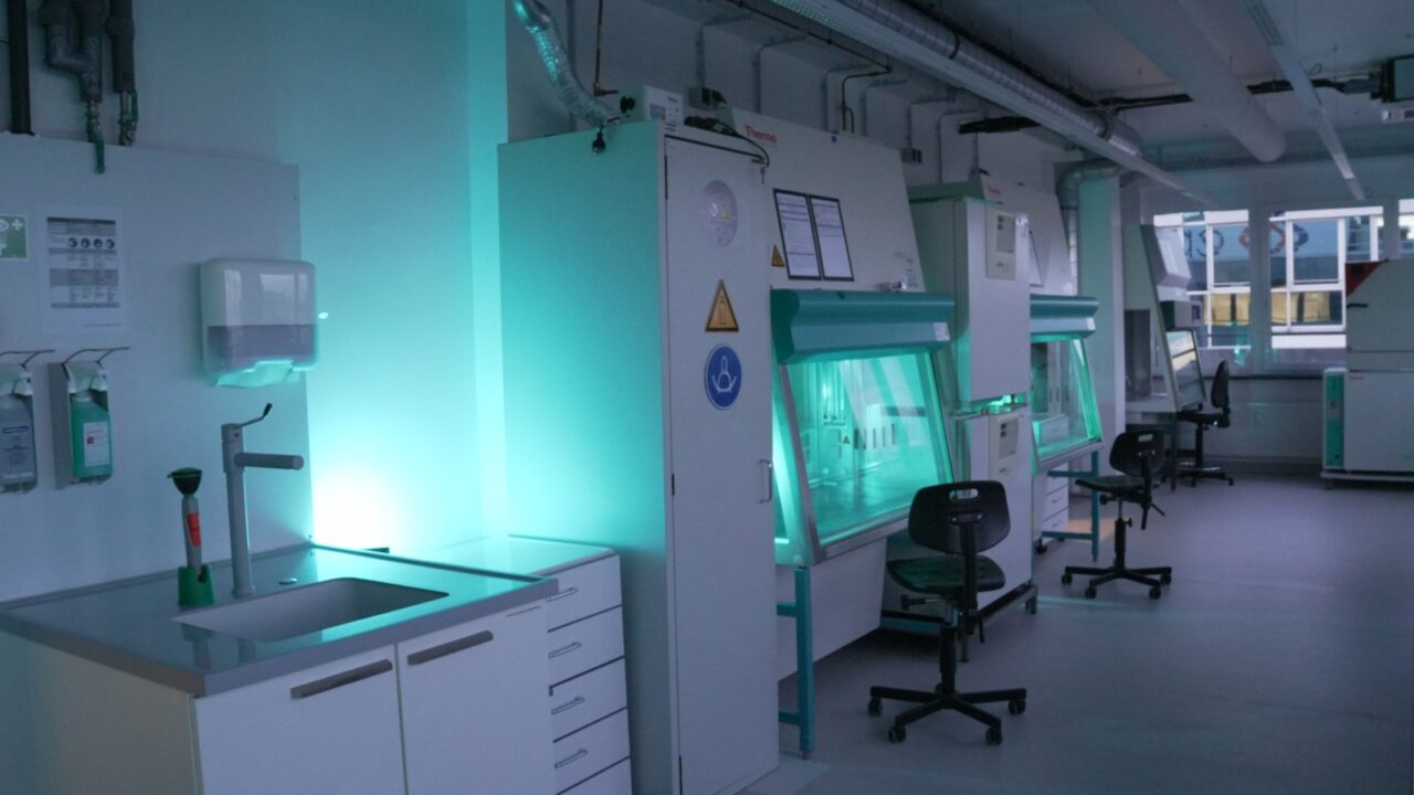 Flexible laboratory layout for advanced biotech research