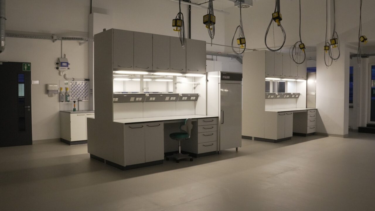 Scalable biotech laboratory designed by Smart Lab Architects for Systasy